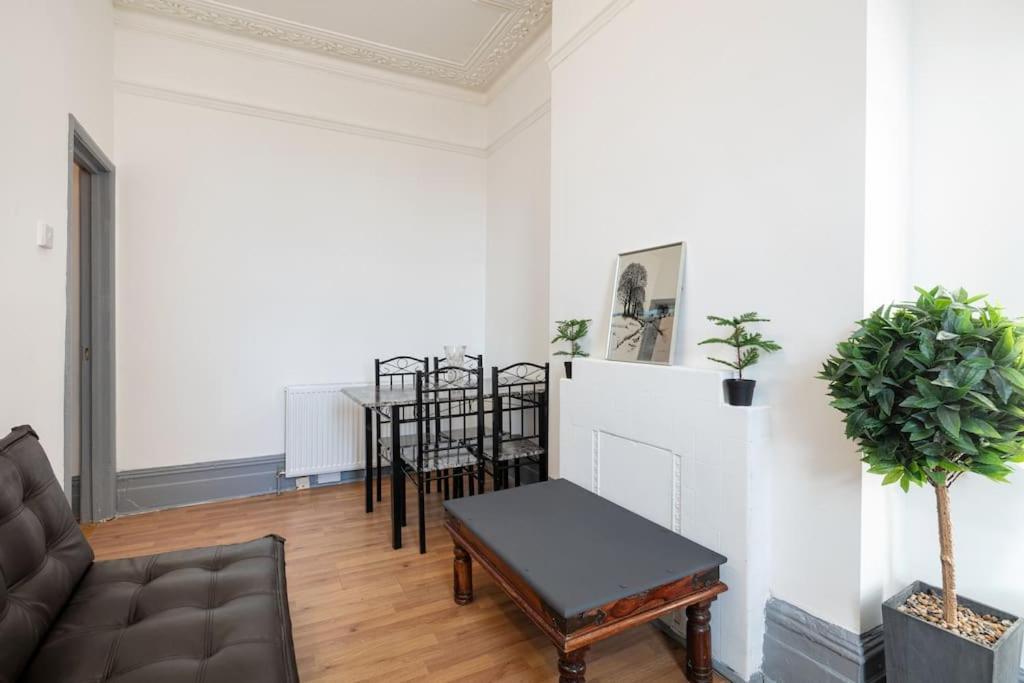 2A - Bright & Airy 2 Bed Flat - 20 Mins To Central Londra Exterior foto