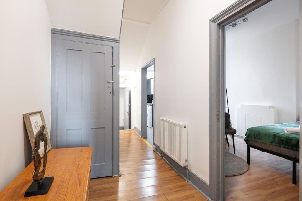 2A - Bright & Airy 2 Bed Flat - 20 Mins To Central Londra Exterior foto