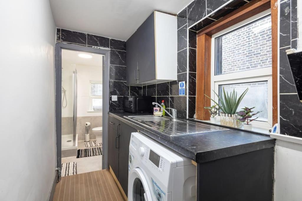 2A - Bright & Airy 2 Bed Flat - 20 Mins To Central Londra Exterior foto