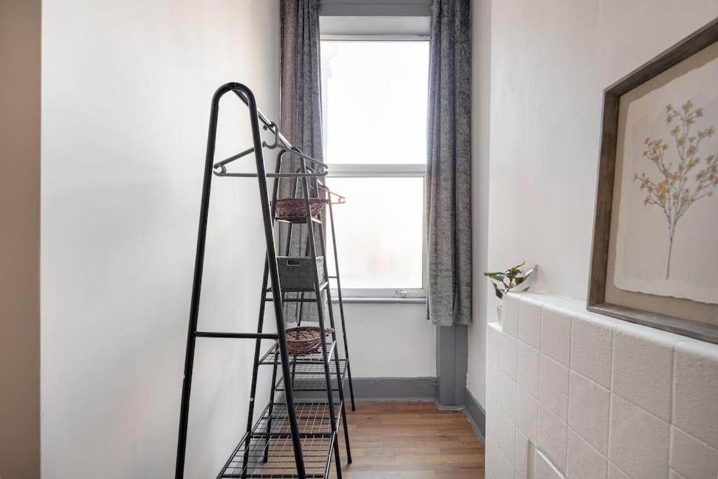 2A - Bright & Airy 2 Bed Flat - 20 Mins To Central Londra Exterior foto