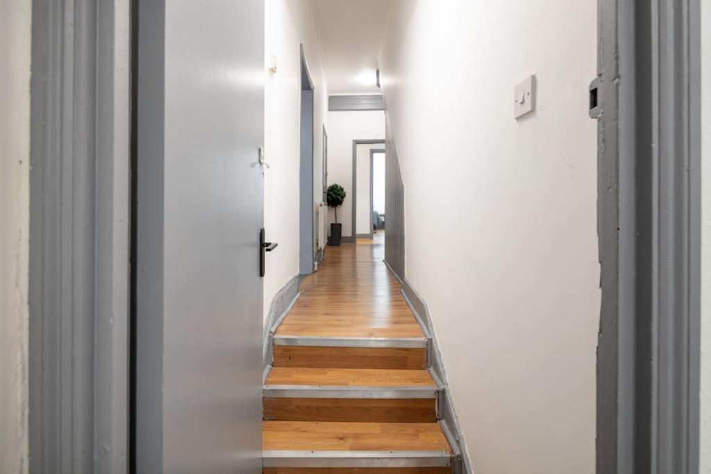 2A - Bright & Airy 2 Bed Flat - 20 Mins To Central Londra Exterior foto
