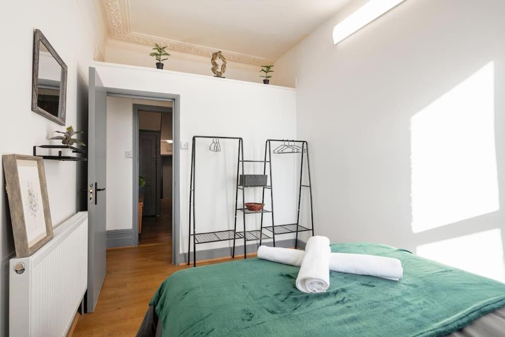 2A - Bright & Airy 2 Bed Flat - 20 Mins To Central Londra Exterior foto